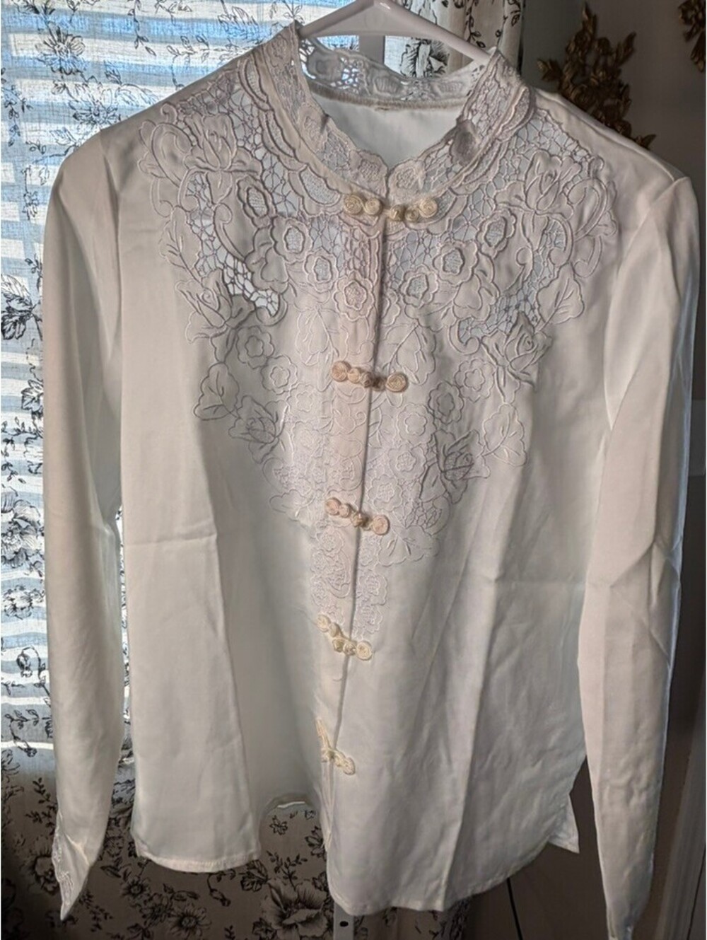 Vintage White Embroidered Lace Blouse